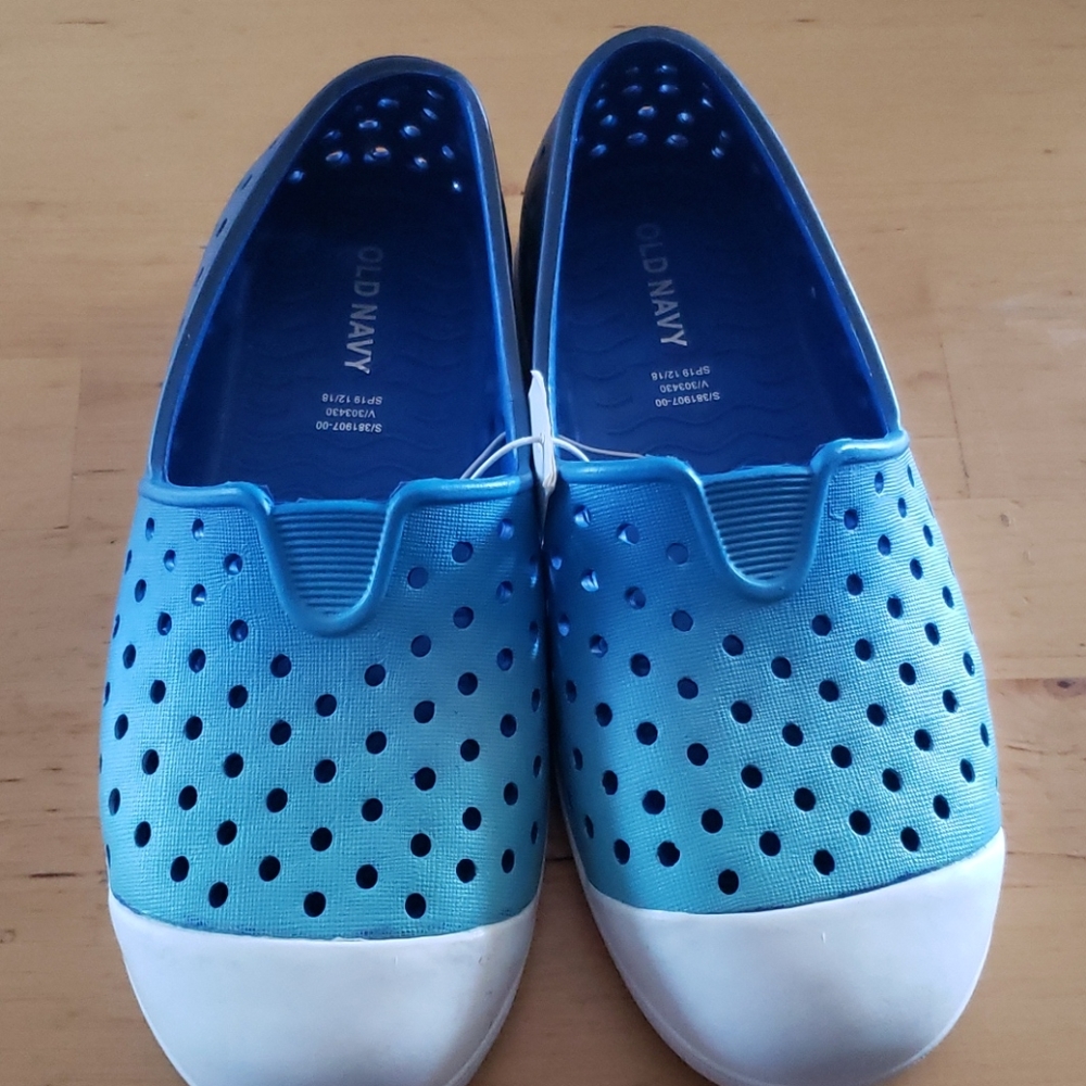 Old Navy boys shoes size 11